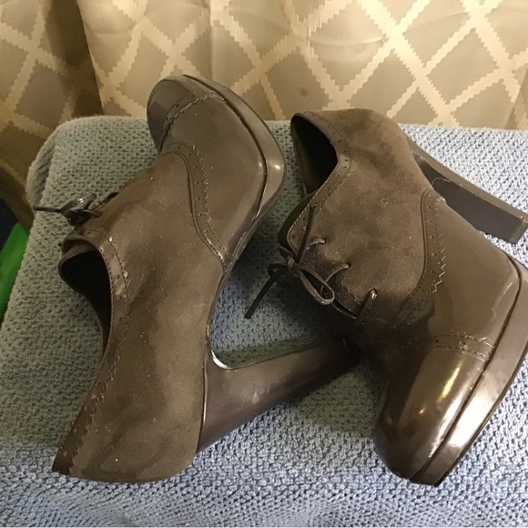 Tahari Wingtip Lace-Up Heels “AGENT” - Picture 10 of 11